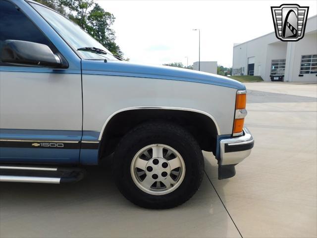 used 1995 Chevrolet Suburban car, priced at $16,500