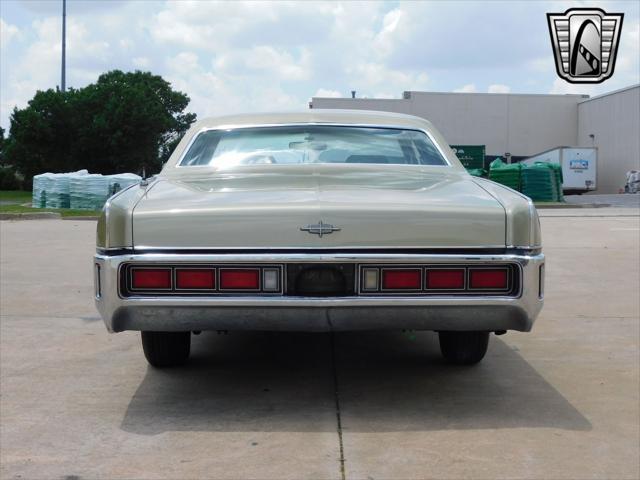 used 1972 Lincoln Continental car, priced at $20,000