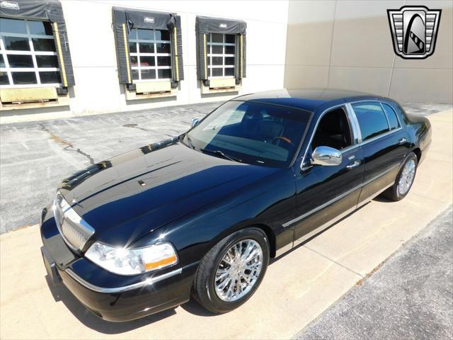 used 2011 Lincoln Town Car car, priced at $25,000