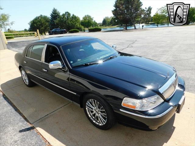 used 2011 Lincoln Town Car car, priced at $25,000