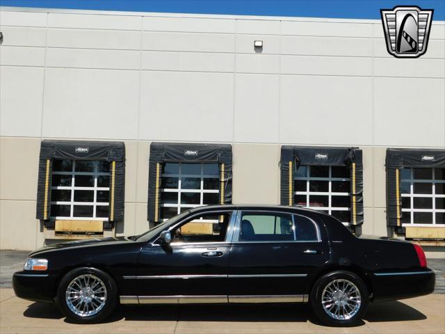 used 2011 Lincoln Town Car car, priced at $25,000