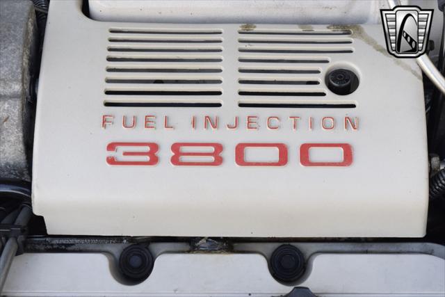 used 1990 Buick Reatta car, priced at $9,000