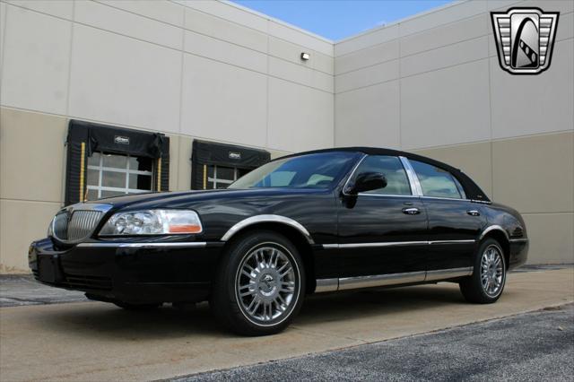 used 2006 Lincoln Town Car car, priced at $16,500