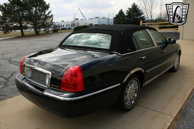 used 2006 Lincoln Town Car car, priced at $16,500