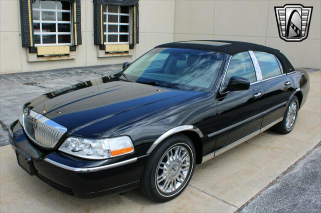 used 2006 Lincoln Town Car car, priced at $16,500