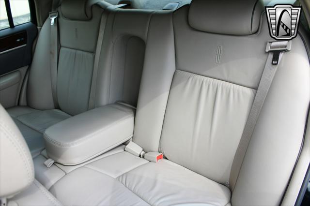 used 2006 Lincoln Town Car car, priced at $16,500