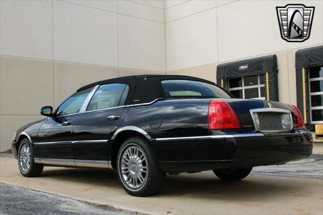used 2006 Lincoln Town Car car, priced at $16,500