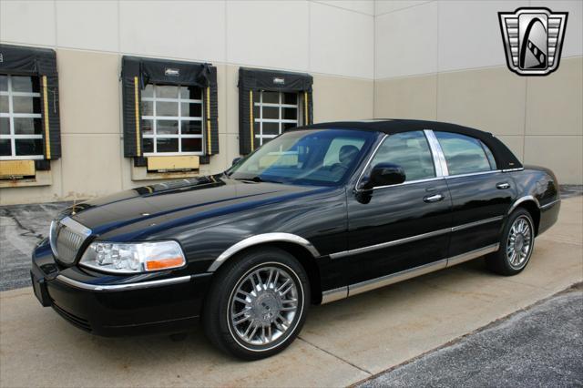 used 2006 Lincoln Town Car car, priced at $16,500