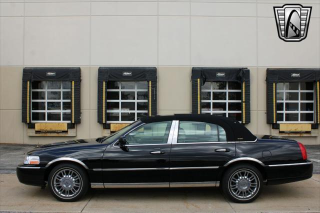 used 2006 Lincoln Town Car car, priced at $16,500