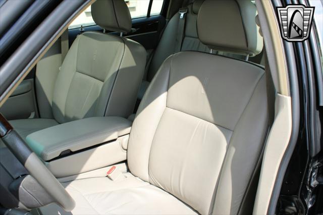 used 2006 Lincoln Town Car car, priced at $16,500