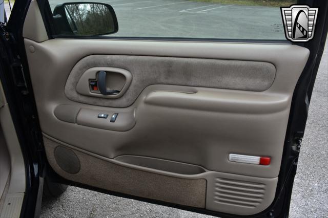 used 1998 Chevrolet Tahoe car, priced at $40,000