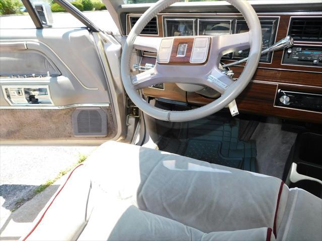 used 1988 Lincoln Town Car car, priced at $13,500