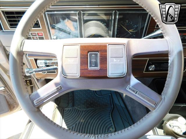 used 1988 Lincoln Town Car car, priced at $13,500