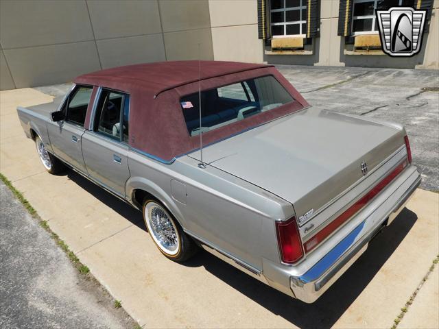 used 1988 Lincoln Town Car car, priced at $13,500