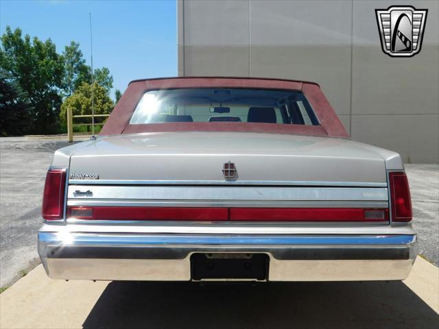 used 1988 Lincoln Town Car car, priced at $13,500