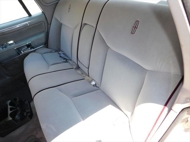 used 1988 Lincoln Town Car car, priced at $13,500