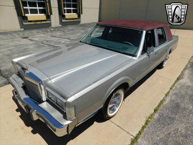 used 1988 Lincoln Town Car car, priced at $13,500