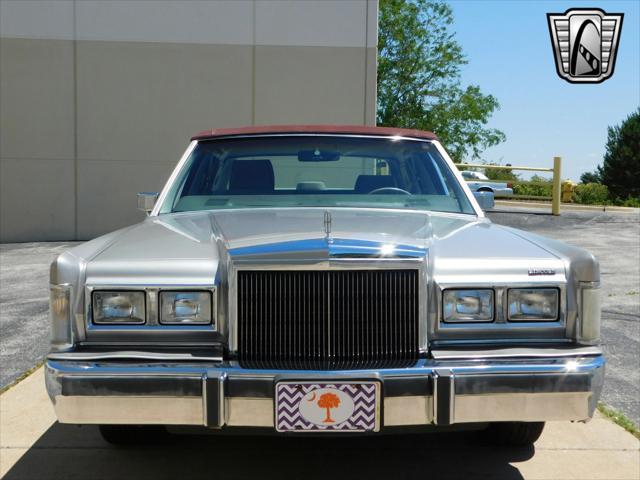 used 1988 Lincoln Town Car car, priced at $13,500