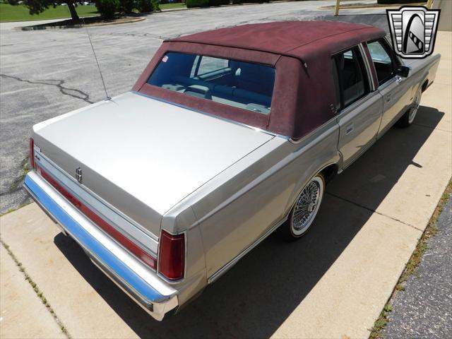 used 1988 Lincoln Town Car car, priced at $13,500