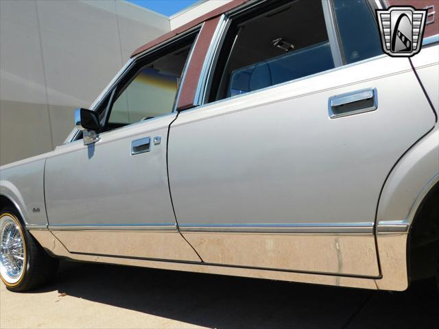 used 1988 Lincoln Town Car car, priced at $13,500