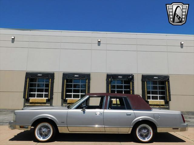 used 1988 Lincoln Town Car car, priced at $13,500