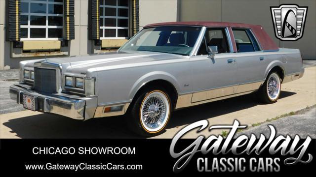 used 1988 Lincoln Town Car car, priced at $13,500