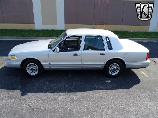 used 1997 Lincoln Town Car car, priced at $14,500