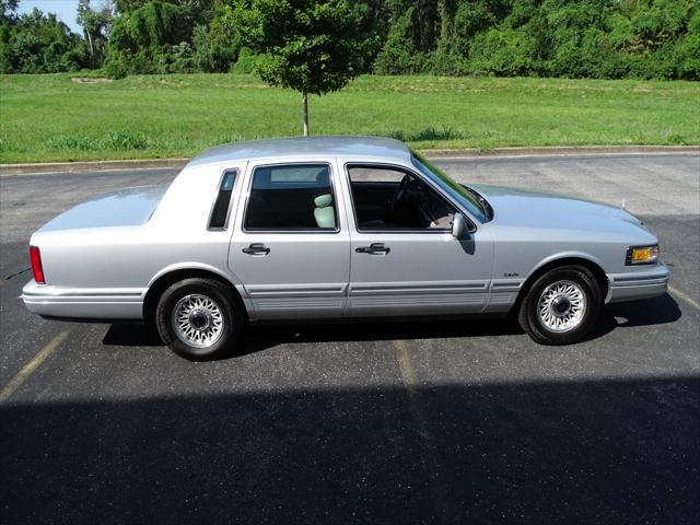 used 1997 Lincoln Town Car car, priced at $14,500