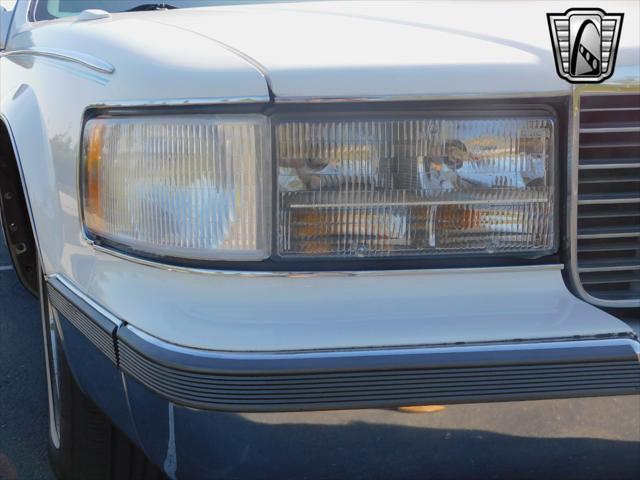 used 1995 Cadillac Fleetwood car, priced at $29,000