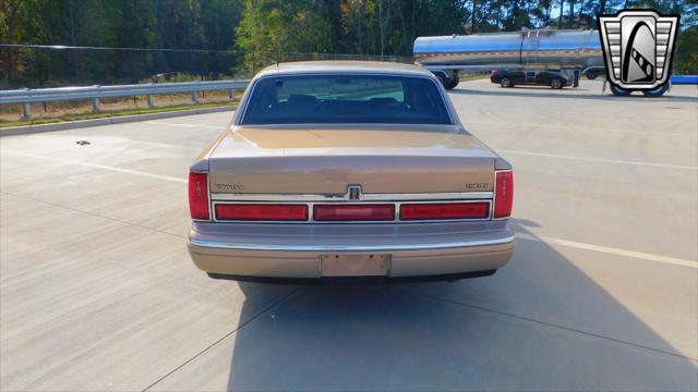 used 1996 Lincoln Town Car car, priced at $17,500