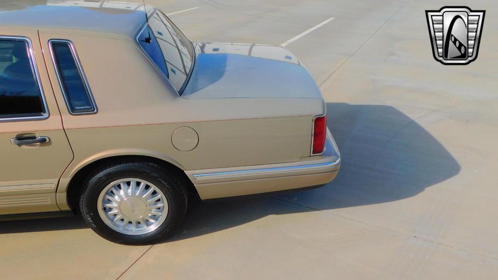 used 1996 Lincoln Town Car car, priced at $12,500