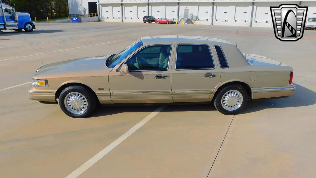 used 1996 Lincoln Town Car car, priced at $12,500