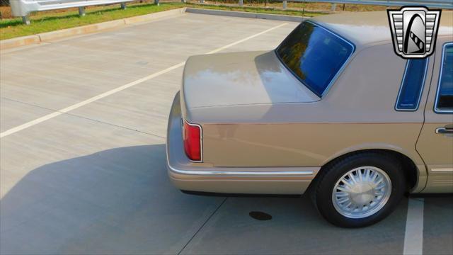 used 1996 Lincoln Town Car car, priced at $17,500