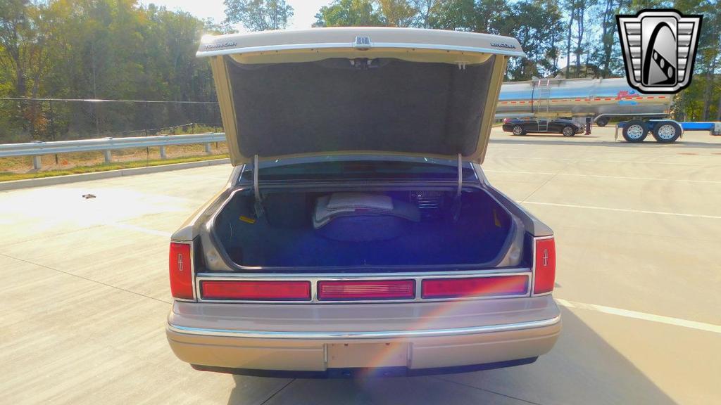 used 1996 Lincoln Town Car car, priced at $12,500