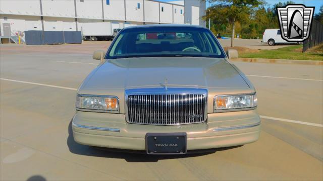 used 1996 Lincoln Town Car car, priced at $17,500