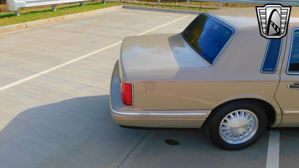 used 1996 Lincoln Town Car car, priced at $12,500