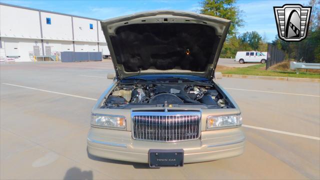 used 1996 Lincoln Town Car car, priced at $17,500