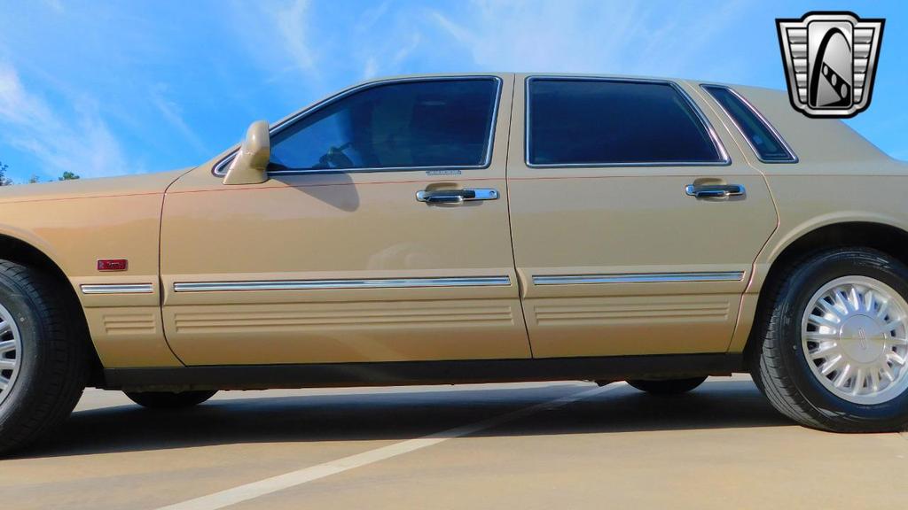 used 1996 Lincoln Town Car car, priced at $12,500