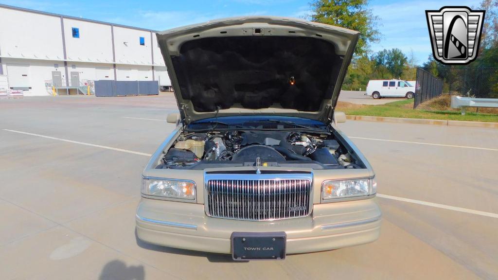 used 1996 Lincoln Town Car car, priced at $12,500