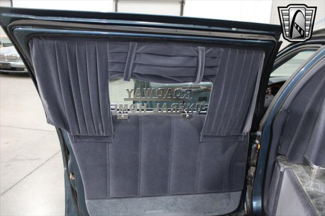used 2001 Lincoln Town Car car, priced at $12,000