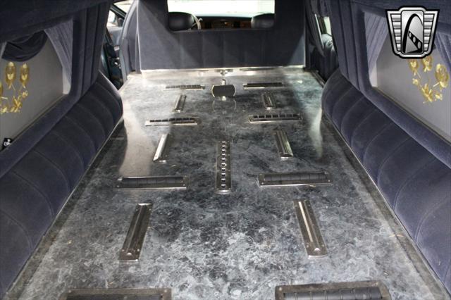 used 2001 Lincoln Town Car car, priced at $12,000
