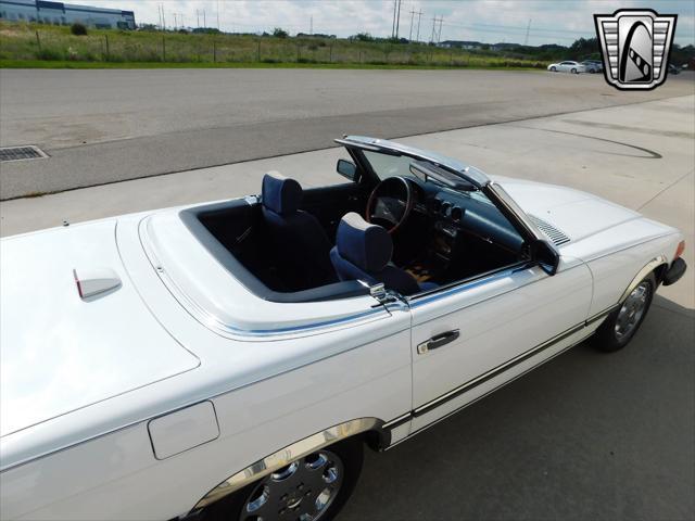 used 1986 Mercedes-Benz 560SL car, priced at $17,000