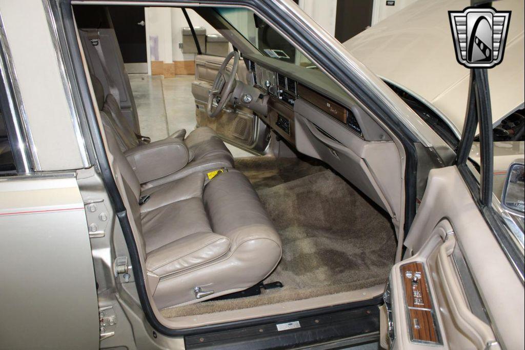 used 1988 Lincoln Town Car car, priced at $14,500