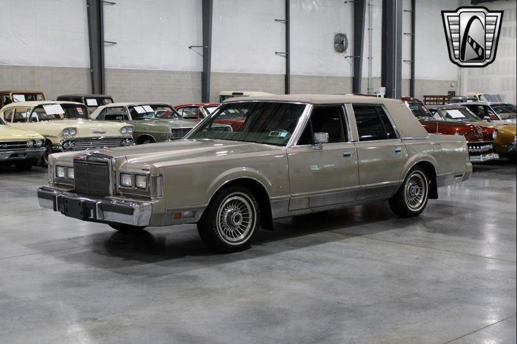 used 1988 Lincoln Town Car car, priced at $14,500