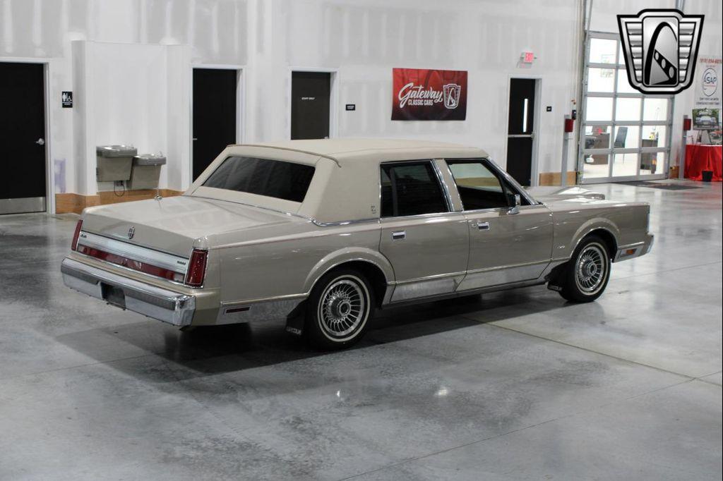 used 1988 Lincoln Town Car car, priced at $14,500