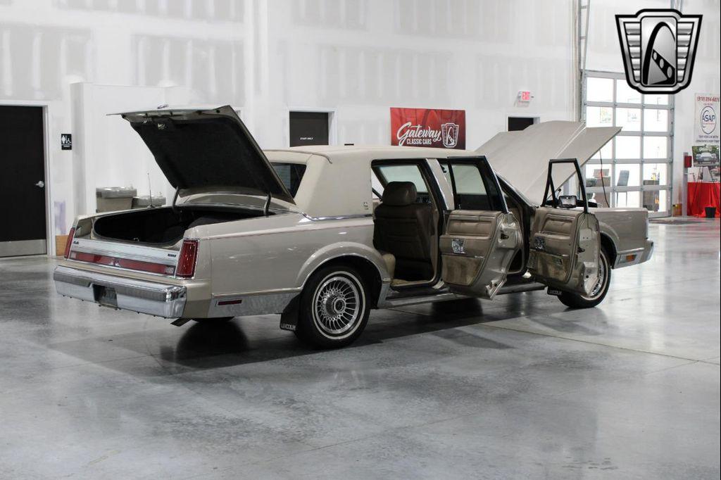 used 1988 Lincoln Town Car car, priced at $14,500