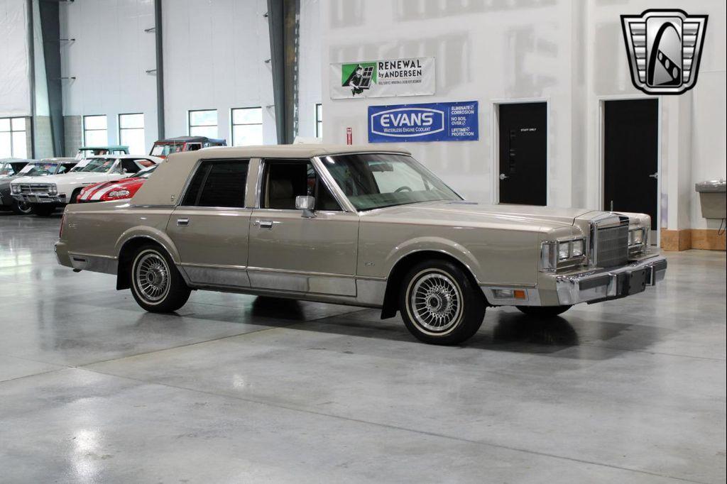 used 1988 Lincoln Town Car car, priced at $14,500