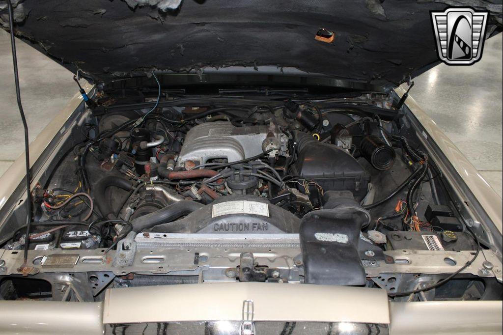 used 1988 Lincoln Town Car car, priced at $14,500