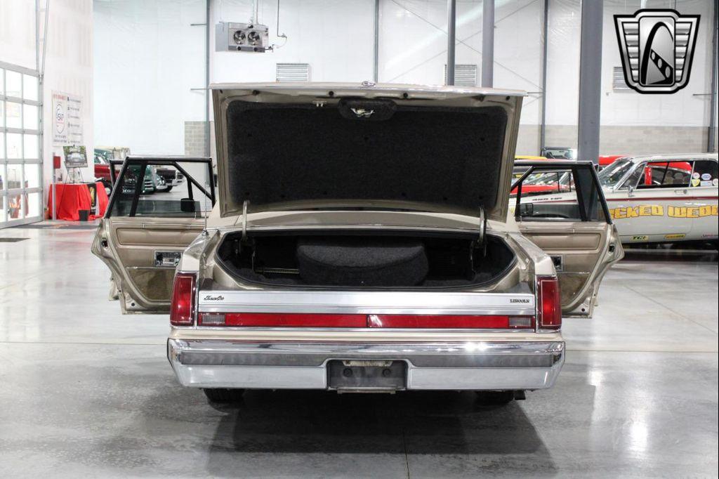 used 1988 Lincoln Town Car car, priced at $14,500