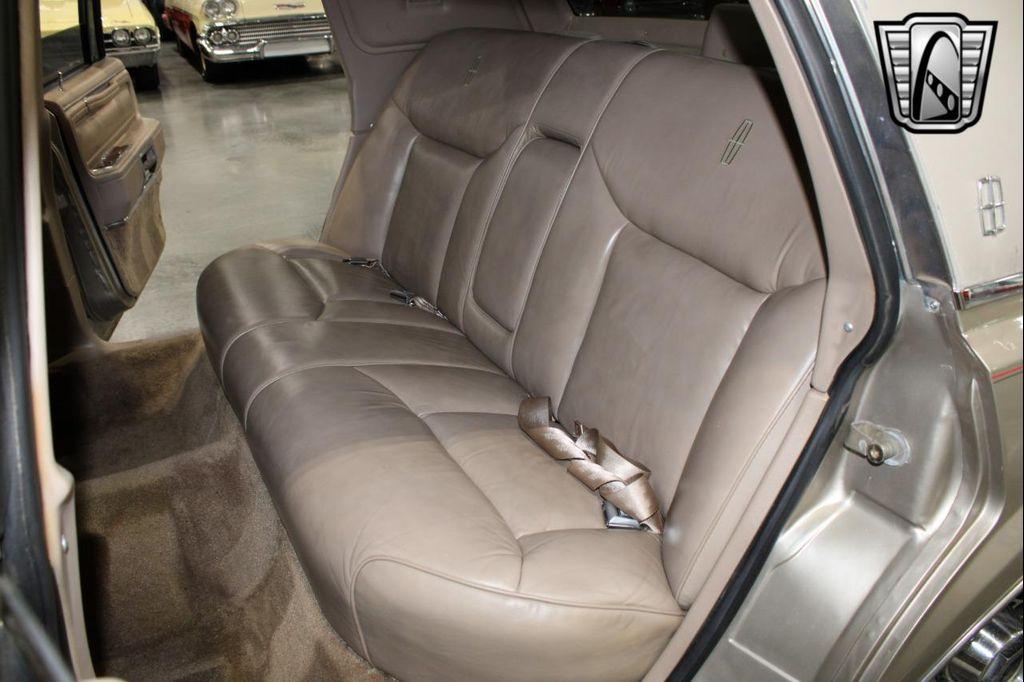 used 1988 Lincoln Town Car car, priced at $14,500